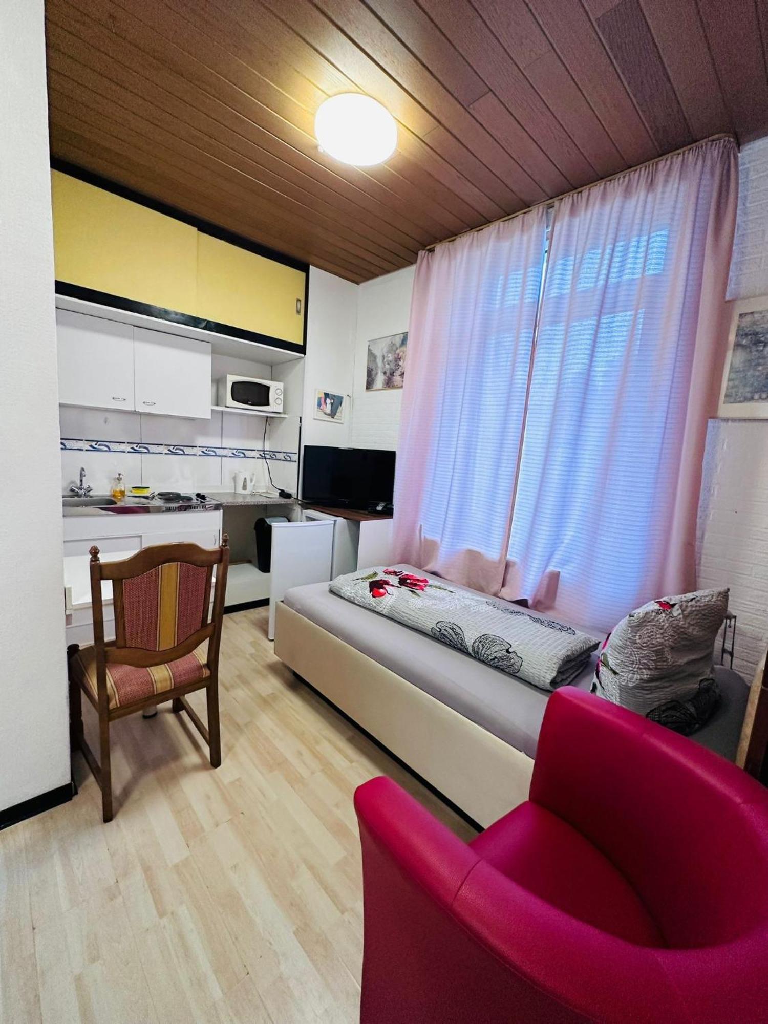 Hotel Gaestezimmer Siminciuc Akwizgran Zewnętrze zdjęcie